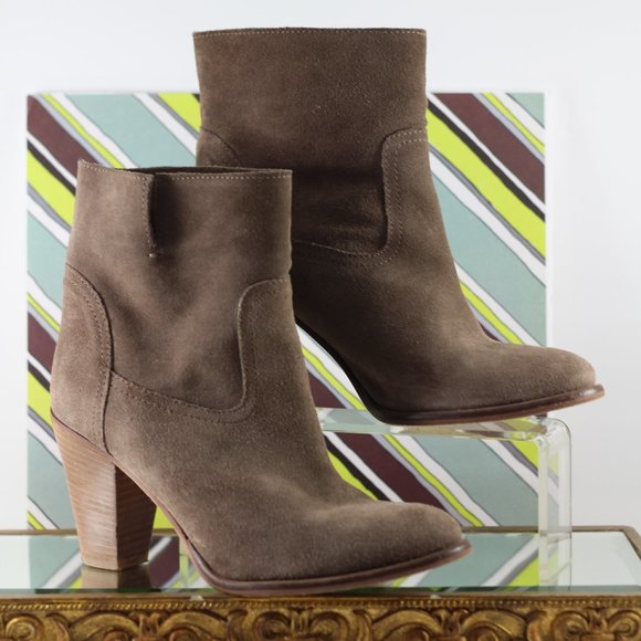 Carla Pitti Suede Leather Ankle Boots - Picture 2 of 16